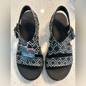 Skechers Foamie Sandals -Black. NWT. Women’s Size 10